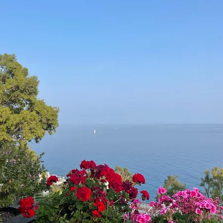 Casa Della Baia With A Beautiful View Feriehus