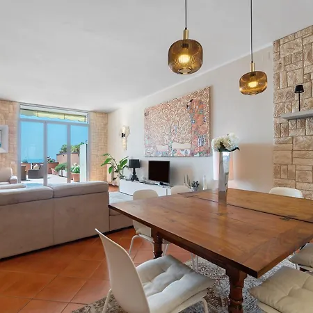 Casa Della Baia With A Beautiful View Feriehus