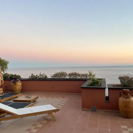 Feriehus Casa Della Baia With A Beautiful View Varazze