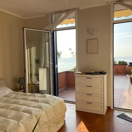 Feriehus Casa Della Baia With A Beautiful View Varazze